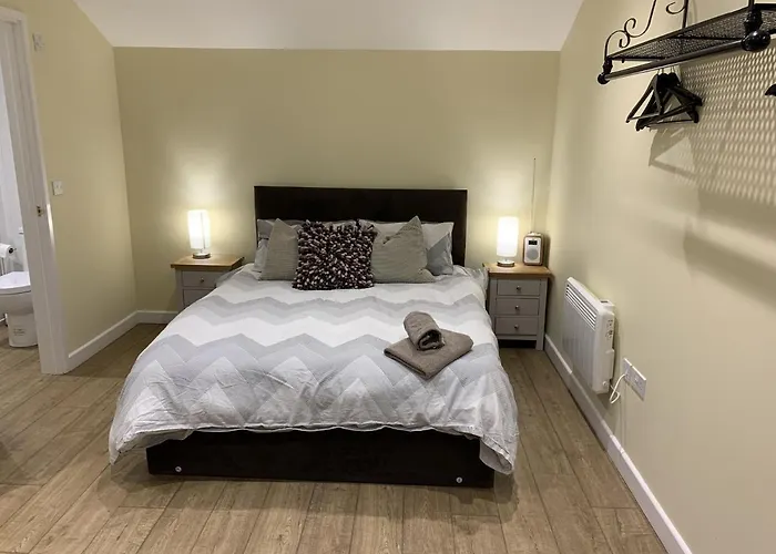 Southernwood - Garden Lodge 12